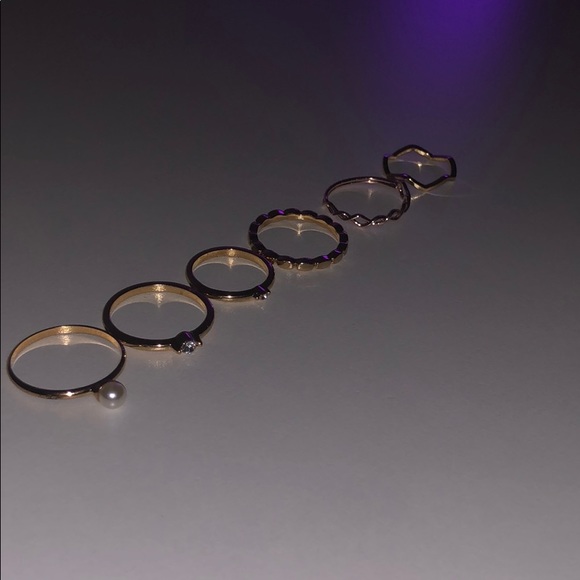 6 Assorted Rings - Picture 2 of 2